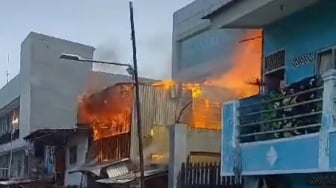 Sejumlah Rumah Di Sumur Batu Kemayoran Terbakar, 17 Mobil Damkar Dikerahkan