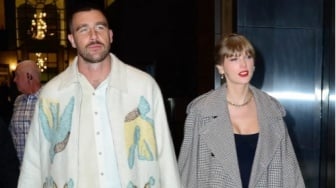 Semakin Go Public, Taylor Swift dan Travis Kelce Pamer Gandengan Tangan