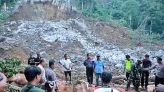 2 Petugas Swadaya Air Masyarakat Hilang Tertimbun Longsor di Simalungun, Petugas Kerahkan Alat Berat