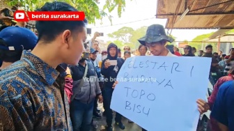 Apa Itu Topo Bisu? Ada Demo 'Aneh' yang Digelar di Rumah Dinas Gibran