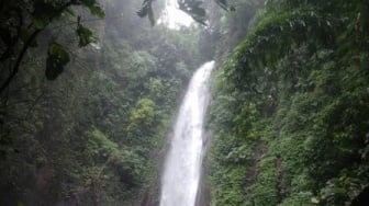 Kunjungi Coban Canggu, Air Terjun dengan Tebing Bebatuan Indah di Mojokerto