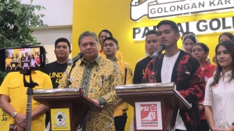 Ketika Airlangga Pamer Kader-kader Muda Golkar Kepada Kaesang