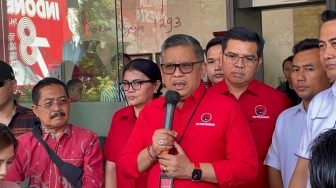 Komentar Irit Hasto Soal Jokowi Didesak Keluar dari PDIP: Emang Enak..