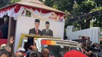 Daftar ke KPU, Ganjar-Mahfud Naik Truk Rahayu Logistik