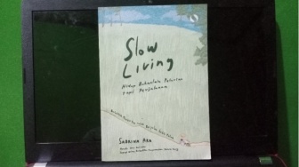 Review Buku Slow Living: Hidup Bukanlah Pelarian, tapi Perjalanan