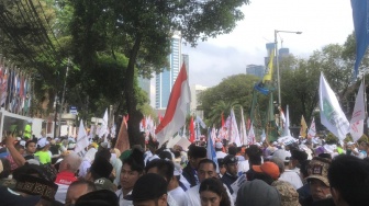 Jelang Anies-Muhaimin Mendaftar, Lagu Yaa Lal Wathan Menggema Di Depan Gedung KPU