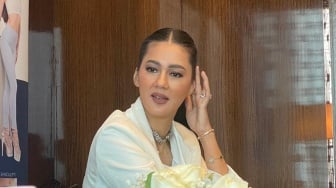 Paula Verhoeven Sering Tampil Syar'i, Isyaratkan Bakal Hijrah?