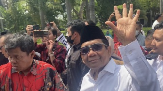 Jelang Daftar Capres-Cawapres di KPU, Mahfud MD Tiba Lebih Dulu di Tugu Proklamasi