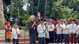 Bareng Mahfud Daftar Pilpres ke KPU, Ganjar ke Ribuan Relawannya di Tugu Proklamasi: I Love You Full!