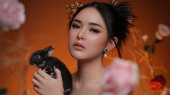 Amanda Manopo Bikin Tato Angka 27 Khusus Orang Tua, Fans Malah Curiga Dibuat untuk Arya Saloka