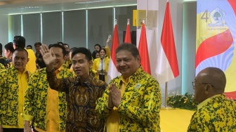 Bercanda Mulu Nih! Jawaban Nyeleneh Airlangga Hartarto Soal Gibran Sudah Miliki KTA Golkar