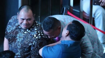 Momen Prabowo Bisik-bisik ke Hotman Paris, Ponakan Luhut sampai Nguping: Pinjam Dulu Seratus?