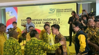 Gibran Dipinang Golkar Jadi Cawapres Prabowo, Pilpres 2024 Diprediksi Makin Seru: Jokowi Musuh Ganjar dan Anies