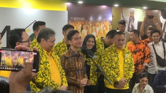 Ekspresi Gibran Usai Didukung Golkar Jadi Cawapres Prabowo Disorot: Lebih Lepas Banget Sekarang