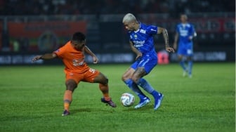 Diwarnai Gol Bunuh Diri, Persib Bandung Sukses Curi Poin di Markas Borneo FC