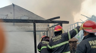 4 Bangunan Terbakar di Kota Padang, 1 Orang Dilarikan ke Rumah Sakit