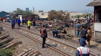 Korsleting Listrik, Kebakaran Hanguskan 4 Rumah di Way Lunik Panjang