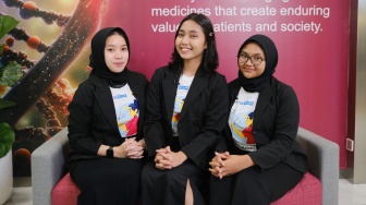 Selama Sehari 3 Remaja Ini Jadi Pemimpin AstraZeneca Indonesia
