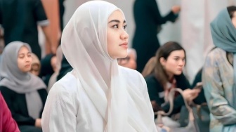 Momen Kartika Putri Betulkan Hijab Aaliyah Massaid Disorot: Dia Wanita yang Mau Dibimbing