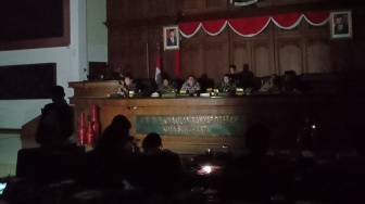 Tiba-tiba Mati Lampu, Ini Momen Menegangkan Saat Gibran Bacakan Nota Jawaban di Rapat Paripurna