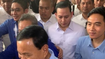 Dikawal Pasha Ungu! Prabowo dan Gibran Disambut Meriah oleh Relawan di GBK