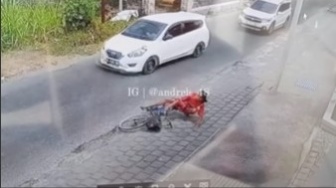 Viral Modus Wanita di Tulungagung Pura-pura Tertabrak Mobil, Aksinya Terekam CCTV