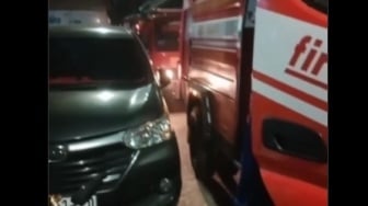 Viral Mobil Damkar Tak Bisa Lewat Gegara Terhalang Mobil Parkir Sembarangan di Malang