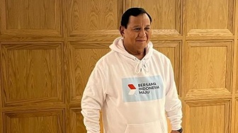 Gemoy Banget, Prabowo Tampil Muda Pakai Hoodie Bersama Indonesia Maju