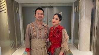 Raffi Ahmad - Nagita Slavina Tampil di JFW 2024 Pakai Busana Jatuh dan Cinta, Kayak Apa Ya?