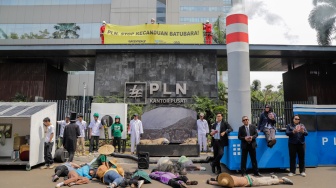 Minta Transisi Energi Terbarukan, Aktivis Lingkungan Geruduk Kantor PLN