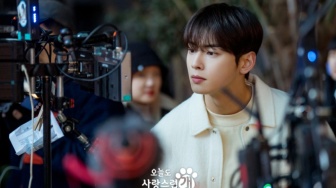 Di Balik Layar Drama A Good Day to Be a Dog: Pesona Ekspresi Serius Cha Eun Woo