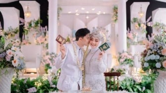 5 Potret Menantu Mastur, Istri Pule yang Cantik dan Anggun Nikah Pakai Siger Sunda