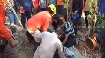 Ceburkan Diri ke Sumur Sedalam 6 Meter, Evakuasi Remaja di Ponorogo Berlangsung Dramatis