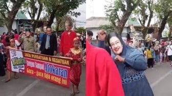 Bikin Ngakak, Viral Video Megawati Pakai Gamis Tinju Ganjar-Anies, Ternyata...