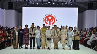 Iriana Jokowi Nongol di JFW 2024, Seperti Adik Kakak dengan Kahiyang Ayu