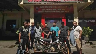 2 Pria Ditangkap Usai Rampas Motor dan Ponsel, Modusnya Ajak Korban Cari Duren di Wonosalam