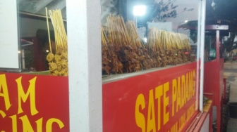 Sate Lidah dan Usus, Lengkapi Menu di Gerai Sate Padang Pariaman Laweh