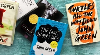 5 Rekomendasi Novel karya John Green, Sajikan Beragam Kisah Fiksi Remaja