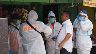 Tim Inafis Polres Metro Jakarta Utara bersiap melakukan olah TKP kasus ayah dan anak ditemukan tewas membusuk di Koja, Jakut, Selasa (31/10/2023). [Foto: Dok. Polres Metro Jakarta Utara]