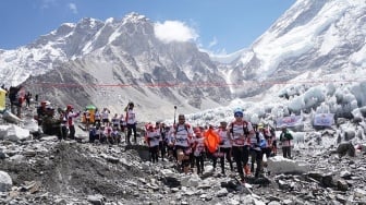 Nyawa Pejabat Kemlu Malaysia Melayang Saat Mendaki Gunung Tertinggi di Dunia