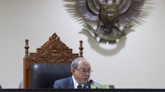 Anggota Majelis Kehormatan Mahkamah Konstitusi Wahiduddin Adams saat sidang pendahuluan dugaan pelanggaran etik hakim konstitusi di Gedung MK, Jakarta, Selasa (31/10/2023). [Suara.com/Alfian Winanto]