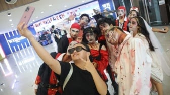 Bandara I Gusti Ngurah Rai Meriahkan Halloween dengan Kostum Seram