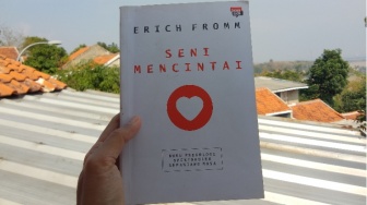 Perihal Cinta, Mencintai dan Dicintai: Ulasan Buku 'Seni Mencintai'