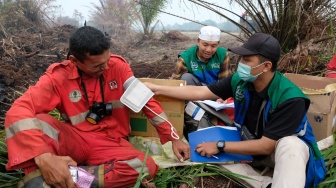 Peduli Garda Terdepan Padamkan Karhutla di Sumsel, Gelar Posko Kesehatan