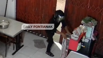 Video Detik-Detik Maling Kotak Amal di Pontianak Terekam CCTV