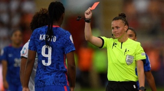 Sejarah! Rebecca Welch, Wasit Wanita Pertama Siap Pimpin Laga Liga Inggris