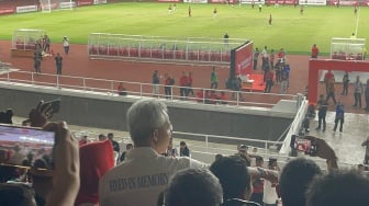 Disambut Teriakan 'Presiden', Ganjar Nonton Langsung Laga Final Liga Kampung Soekarno Cup di GBK