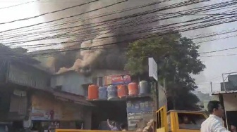 Kebakaran Landa Toko Material di Cilandak, 22 Mobil Pemadam Kebakaran Dikerahkan