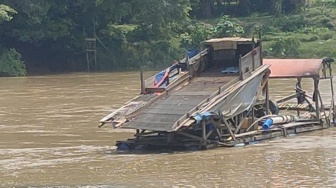 Polisi Kuansing Musnahkan Rakit PETI, Pelaku Kocar-kacir Terjun ke Sungai