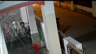 Viral Pria Curi Celana Dalam dan Bra yang Tengah Dijemur, Aksinya Terekam CCTV